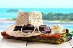 How to Choose Beachwear Accessories for an Artistic Look That Stands Out